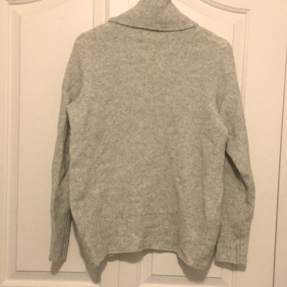 Aritzia Community cozy sweater - Picture 4 of 5